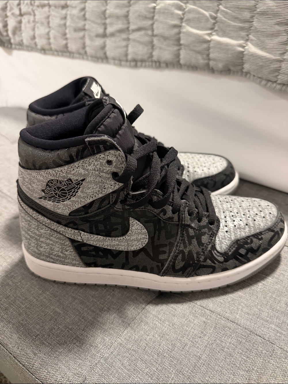 Jordan 1 Retro High OG Rebellionaire Mens 8 Red X
